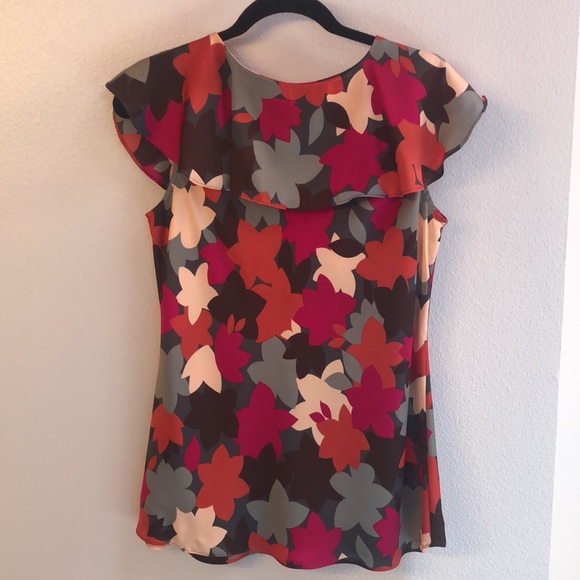 Silky Sleeveless Floral Blouse - Picture 2 of 3